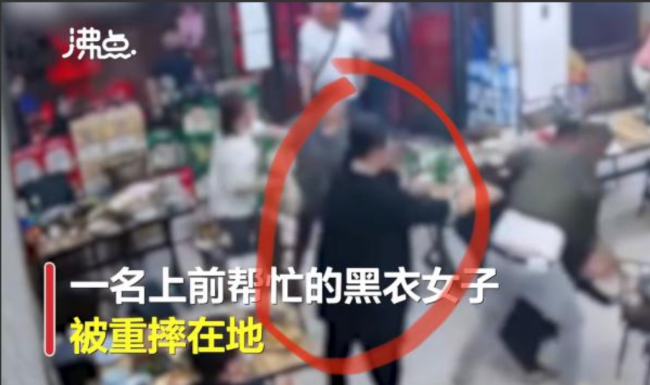 唐山涉事街道老板接几百个恐吓电话，还有人在店门口小便放哀乐