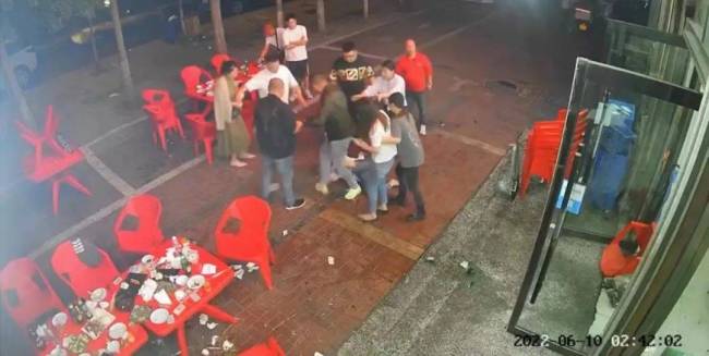 唐山烧烤店打人案中案:嫌犯疑为“赌球”跨省聚会