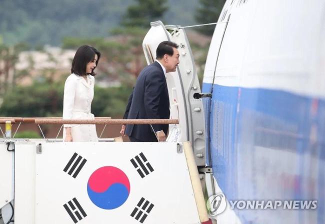 尹锡悦偕夫人飞往西班牙 今开启北约之行首秀