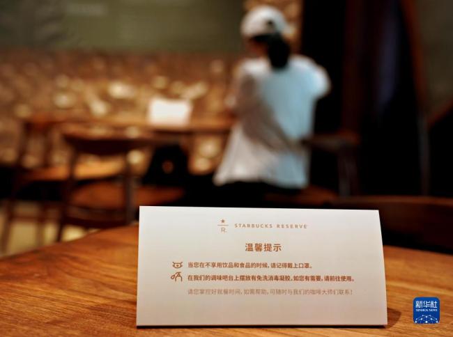 新华全媒+丨上海有序开放堂食