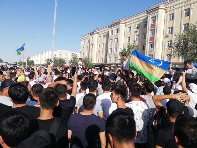 乌兹别克斯坦一自治共和国爆发大规模抗议
