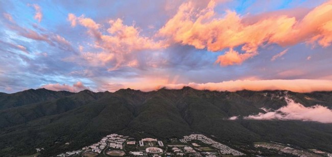 美！苍山洱海红霞满天
