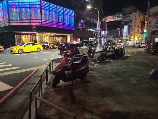 台南凌晨两派人马爆发群殴 警员酒店前连开7枪