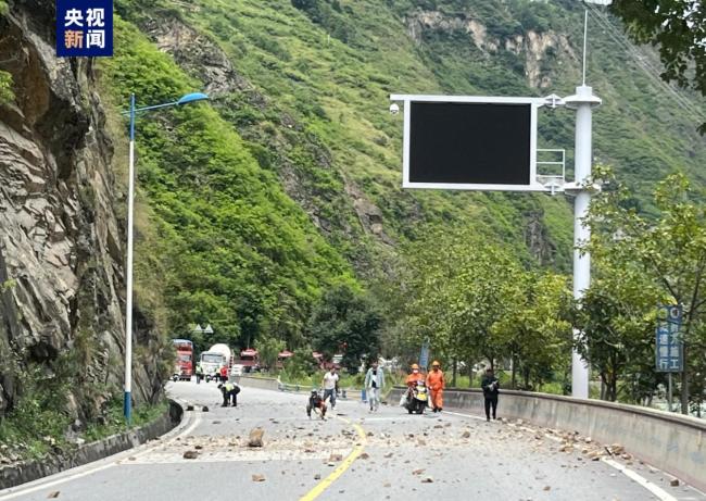 四川甘孜州泸定县发生6.8级地震