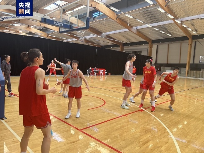 中国女篮抵达悉尼 冲刺2022女篮世界杯