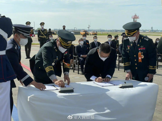 起飞， 回家！志愿军烈士回国仪式感太催泪