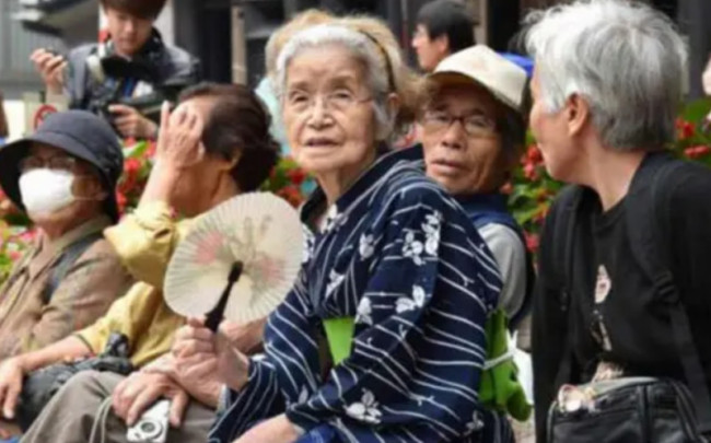 日本65岁以上就业人数达909万