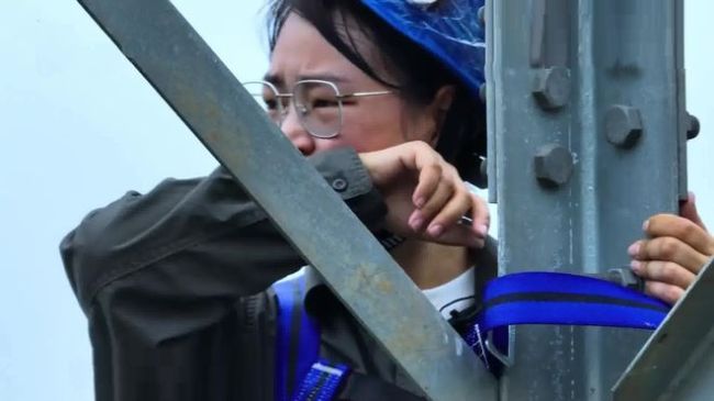 90后女孩入职国企成同事“团宠” 每天巡视20公里,爬塔徒步样样行