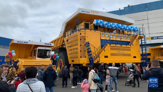 白俄罗斯：大型自卸车亮相