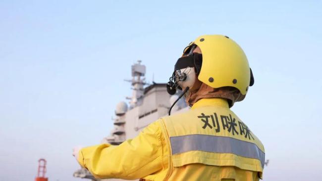 超飒!她们是辽宁舰女兵