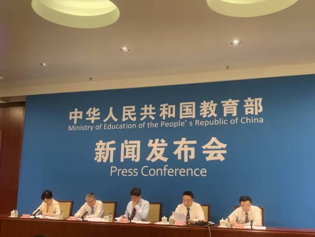 90%以上学生能在规定时间完成书面作业，校外培训治理明显