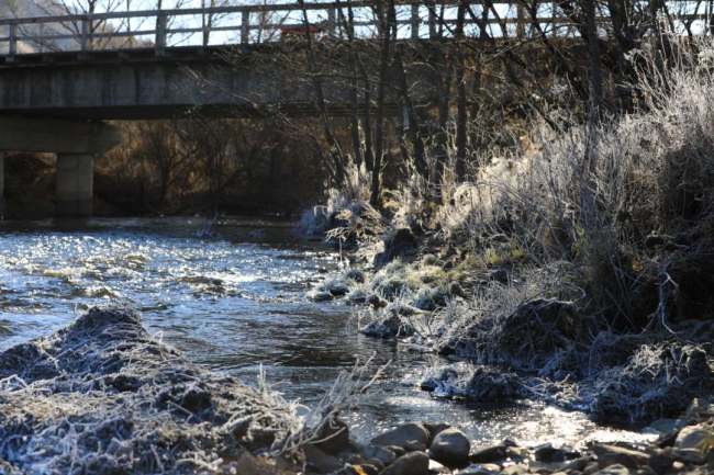 晚秋时节 内蒙古大兴安岭“开”冰花