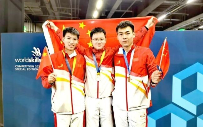 三名获奖中国选手