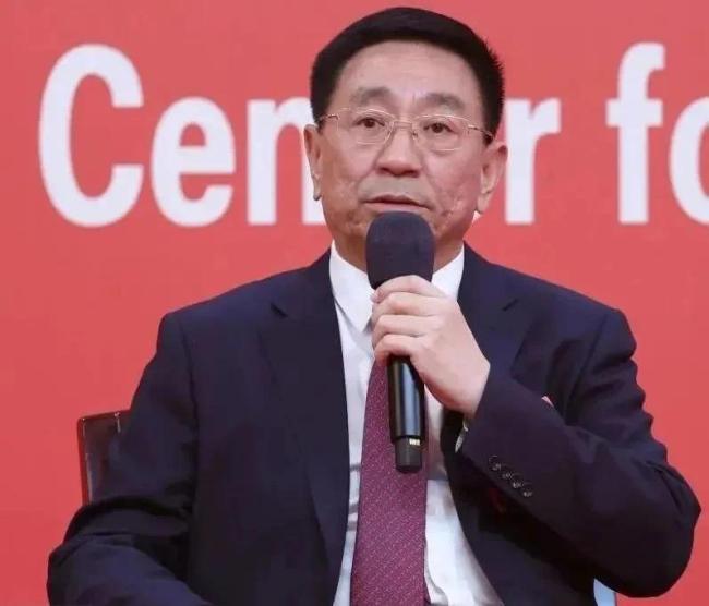 山东省委常委,宣传部部长白玉刚在回答记者提问.新华社记者 陈建力 摄