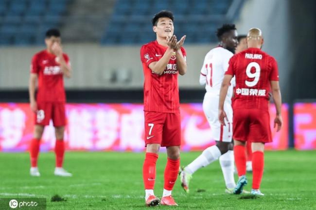 [图]武磊帽子戏法巴尔加斯助攻戴帽 海港7-0梅州
