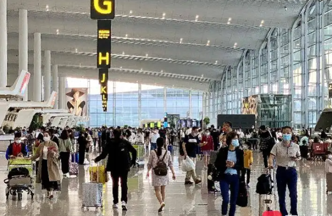日增超500例 广州取消航班888班 郑州机场几乎全停