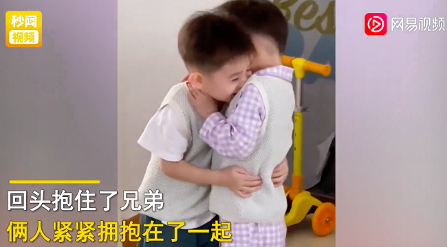 双胞胎儿子闹别扭堪比戏精 网友：这么漂亮的孩子还是一对_新闻频道_中华网