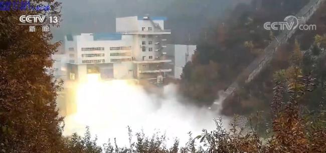 我国最大推力液体火箭发动机首次整机试车圆满成功