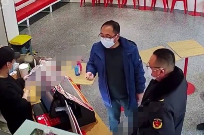 奶茶店因“先说欢迎”被勒令关门 多人执法不当遭处分