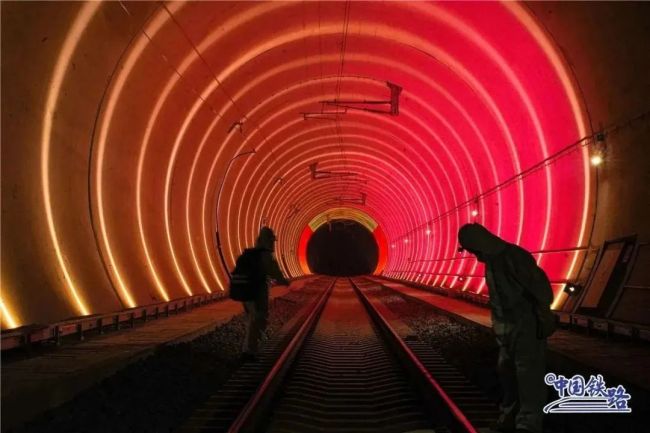在跨国“时光隧道”里工作是什么体验？