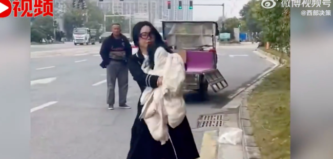 女子花钱救狗反被咬网友说活该