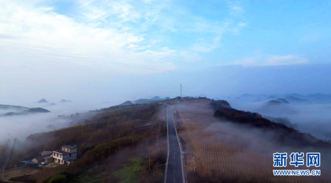 湖北鹤峰：“云中公路”串起高山好风光