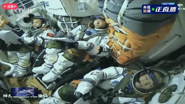 太空出差6人组如何同时吃饭生活 6个睡眠区俩厕所