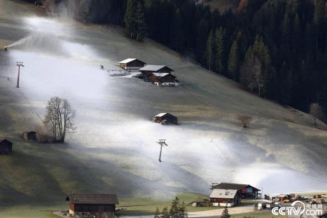 瑞士阿尔卑斯山冬季运动区雪量稀少