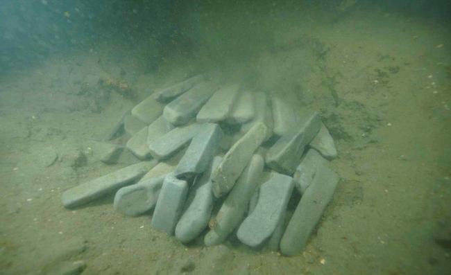 韩国海底捞出百块古代磨刀石！网友：竟然是贡品？