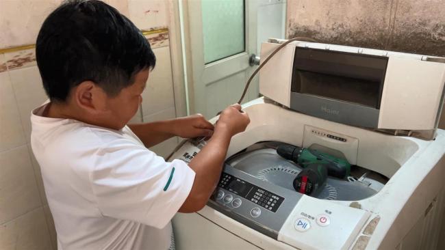 1.35米男子找工作遇挫回乡后月入过万：还受县里表扬