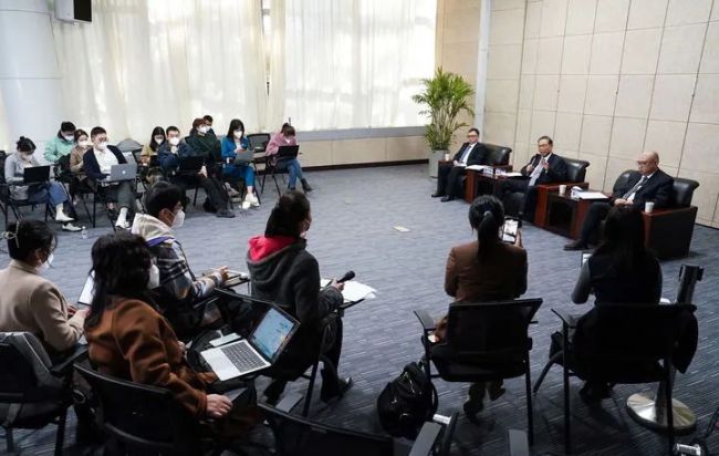 钟南山:今年倡导就地过年可能性小,得了奥密克戎相当于接种疫苗 