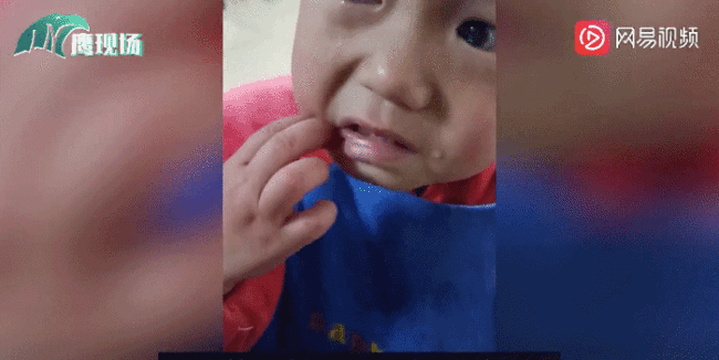 幼童将三枚钉子插入插排被电哭