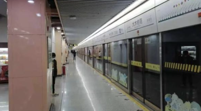 上海地铁客流跌幅超50%