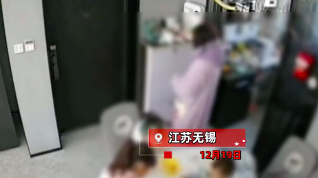 妈妈晕倒3孩子淡然当事人删视频