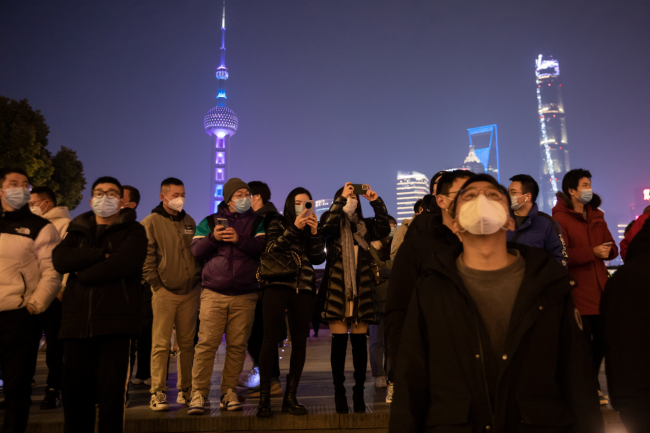 元旦假期全国各地灯火璀璨，游人如织