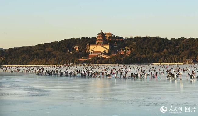 北京市内最大冰场——颐和园昆明湖冰场开门迎客【3】