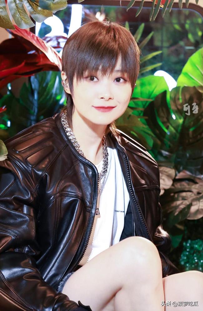 李宇春被问认不认识周笔畅 太扯了！留下了时代的眼泪