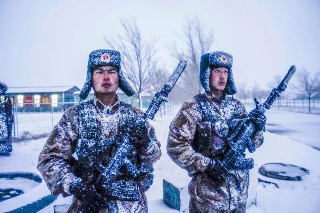 -35℃！冰天雪地中的热血军人，帅！