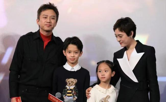 邓超儿子等等长得好帅：全家一起出动了