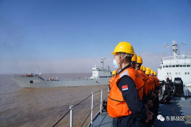 登陆舰编队,破浪出击!