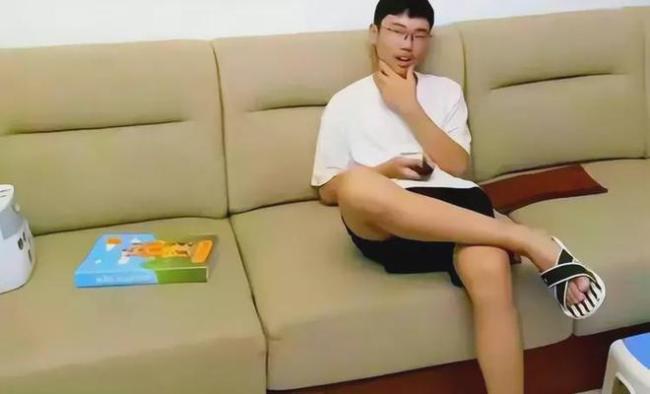 胡鑫宇案拐点出现: 代理游律师签保密协议退出, 以后不再谈论此事，家属签保密协议删除部分视频