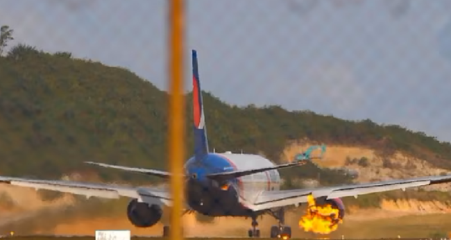 俄罗斯一架飞机起飞时起火：轮胎爆炸引擎喷火机上载321人！