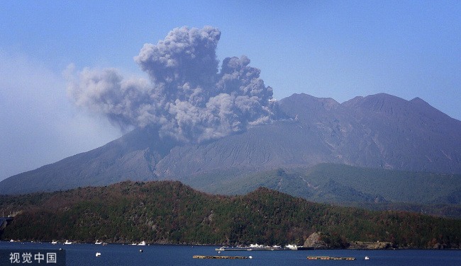 日本樱岛火山复活火山灰喷至千米高