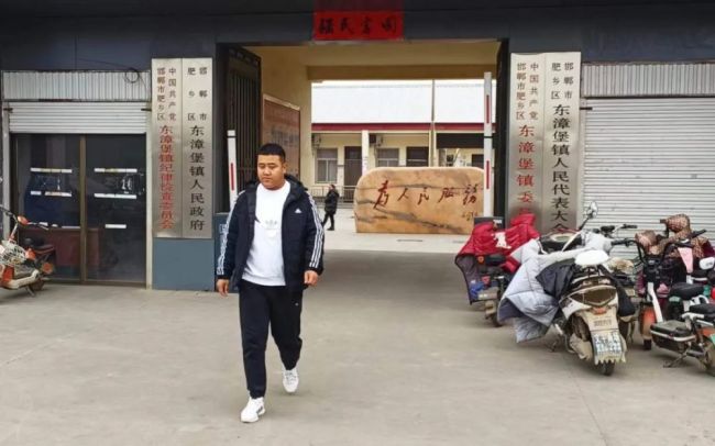 邯郸一男子因同名背6年刑拘记录无法撤销 官方：已安排核实