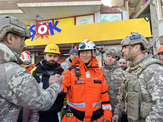 救援队长：地震救援黄金72小时只是传说  集中力量拼尽全力挽救幸存者