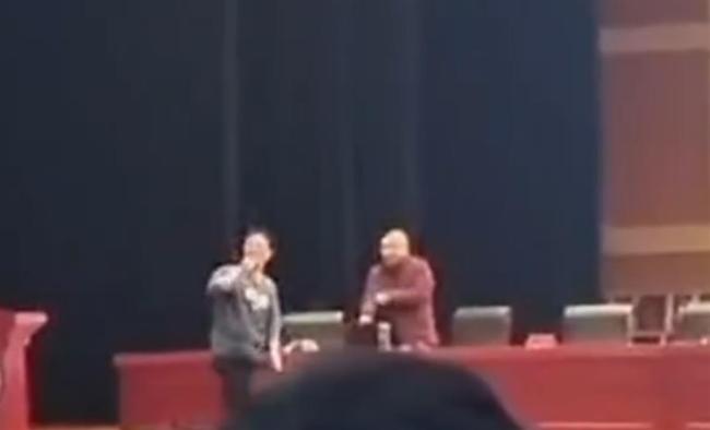 媒体：被抢麦名师曾当选十佳教师 相关报道内容已被删除