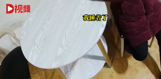 71岁老人坐高铁睡过站 幸得民警帮助