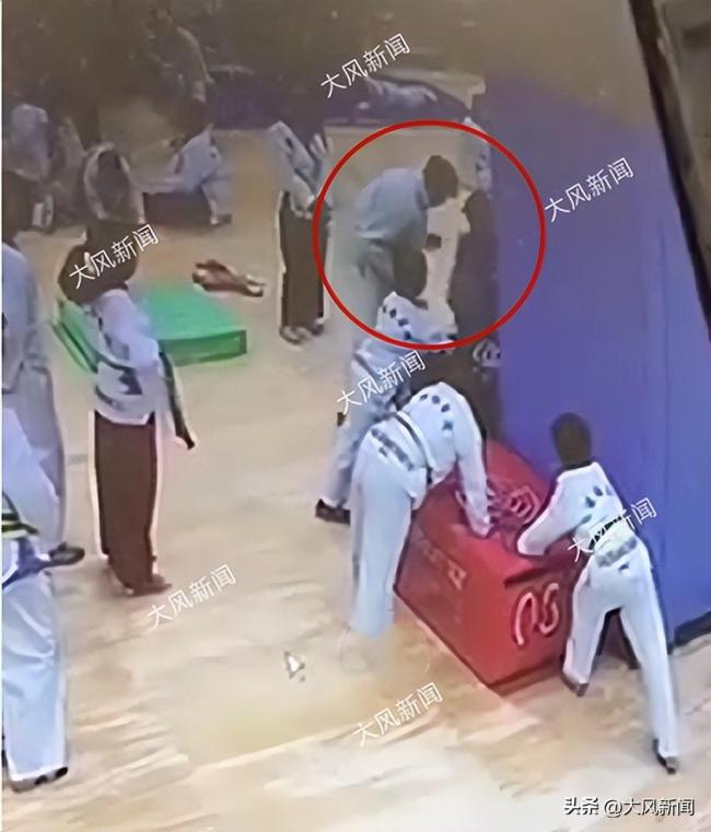 家长称孩子被教练殴打致腹痛一周，跆拳道馆：称并非真打 空拳吓唬一下 已责成其道歉