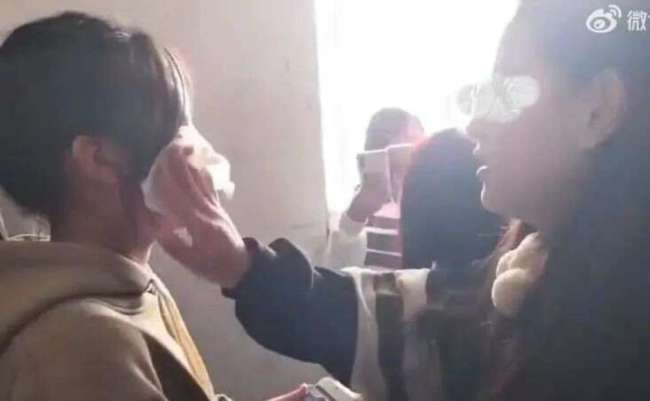 网传一中学学生被扇耳光视频 孩子的阴影将伴随一生吧