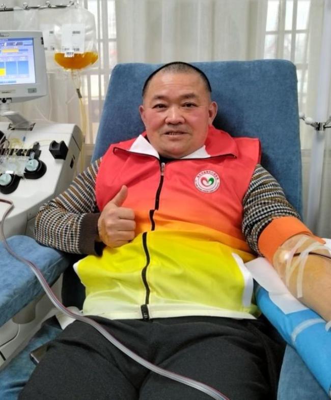 武汉保安去四川只为献血 称“只当我少加了几天班”